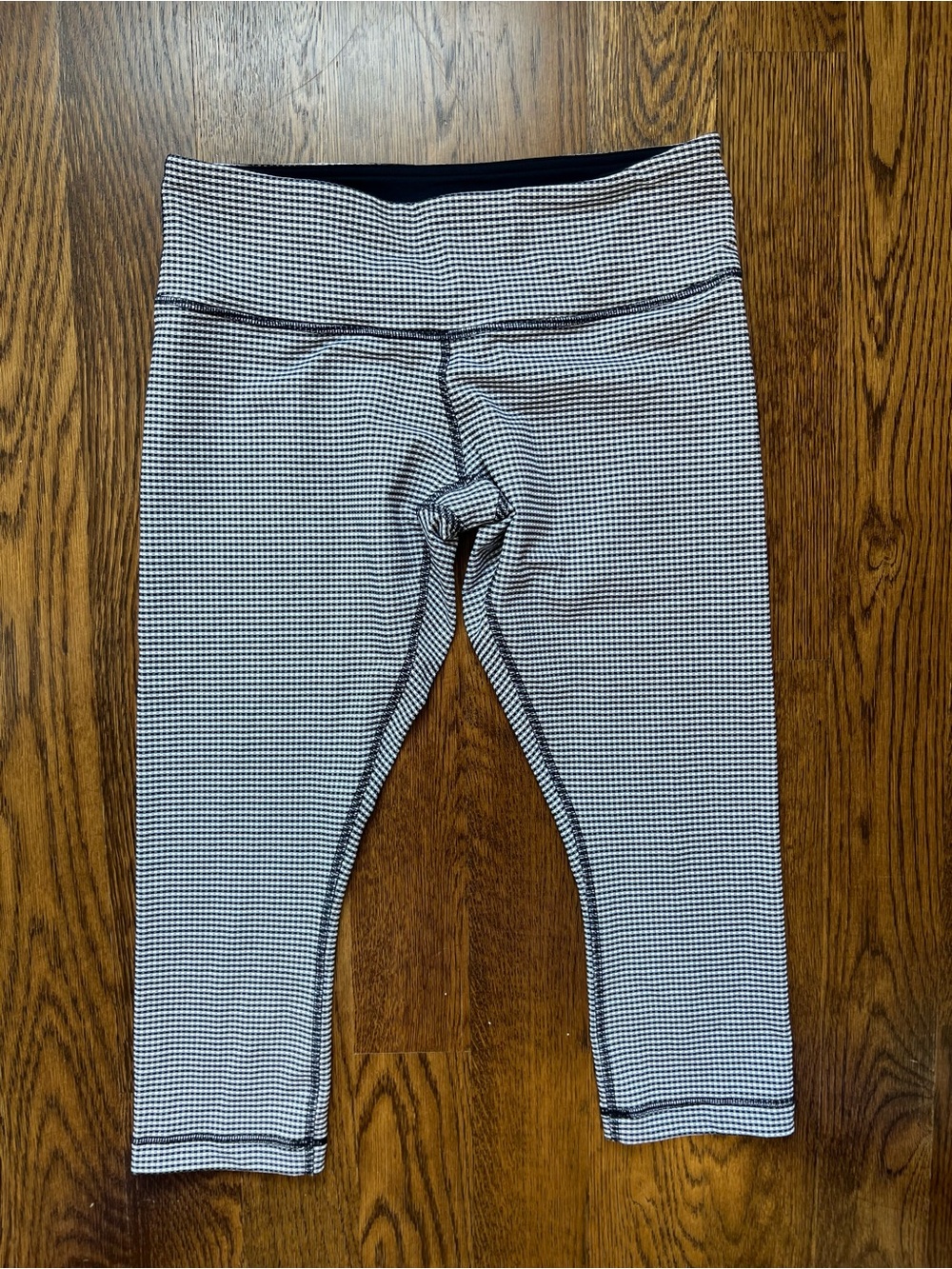 Lululemon Navy and White micro checkered crop leggings